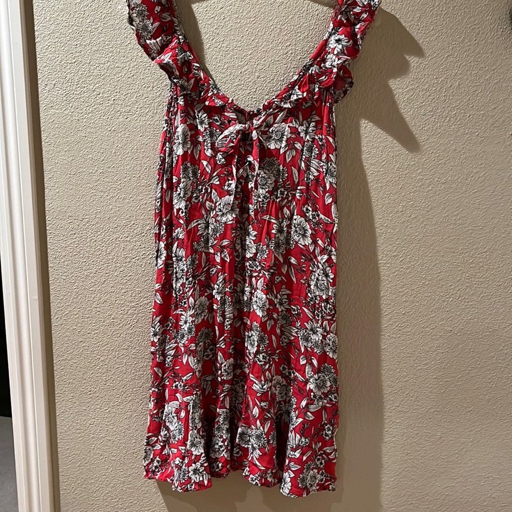 AEO Red/White Floral Ddess